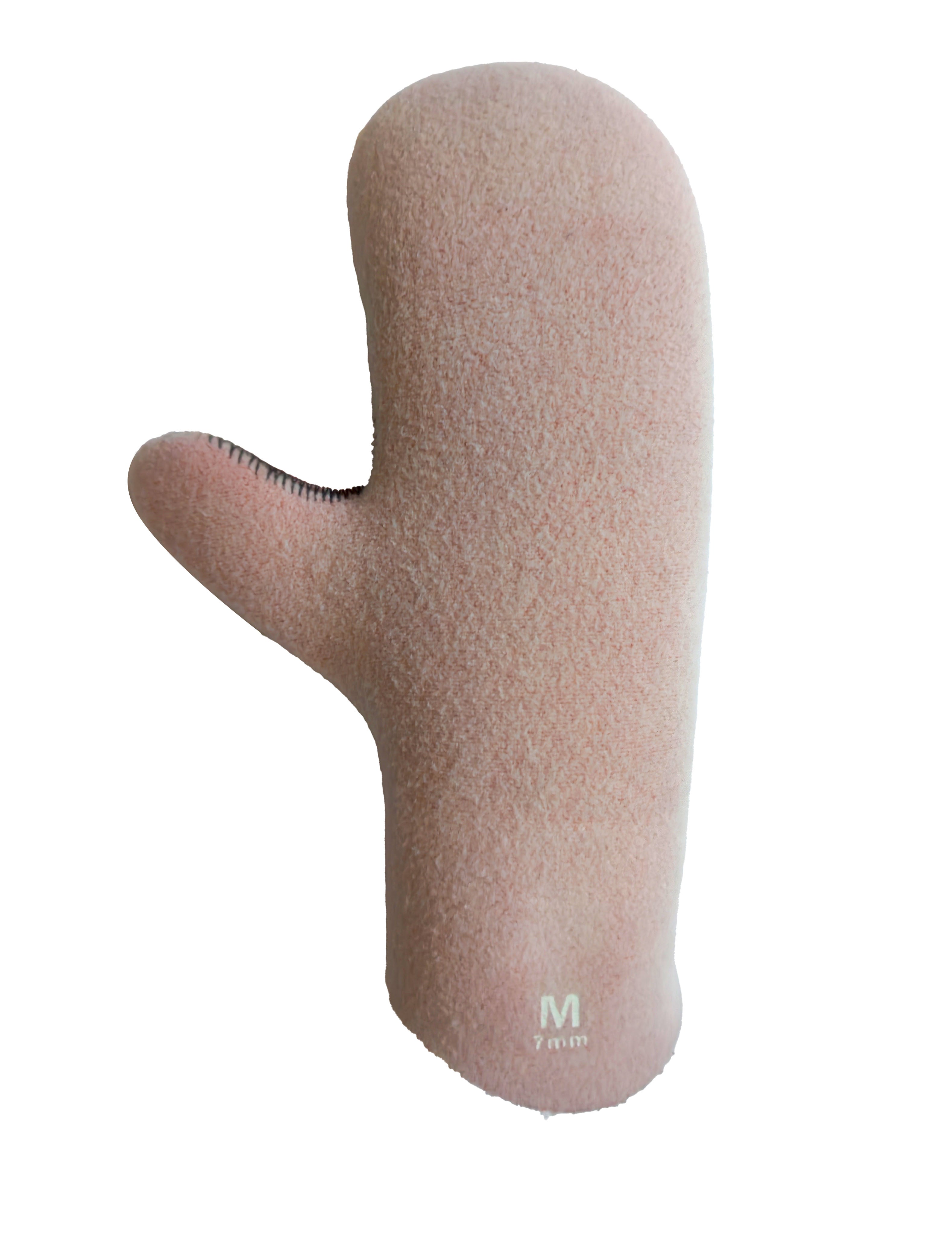 "Inside thermal detail of Lunasurf 7mm Surf Mitts – ArmorFlex Palm, featuring 100% Yamamoto neoprene insulation and mitt construction for maximum heat retention"