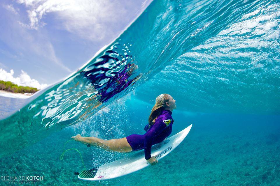 duck-dive-amy-kotch-ladies-lunasurf-2mm-wetsuit-maldives.jpg