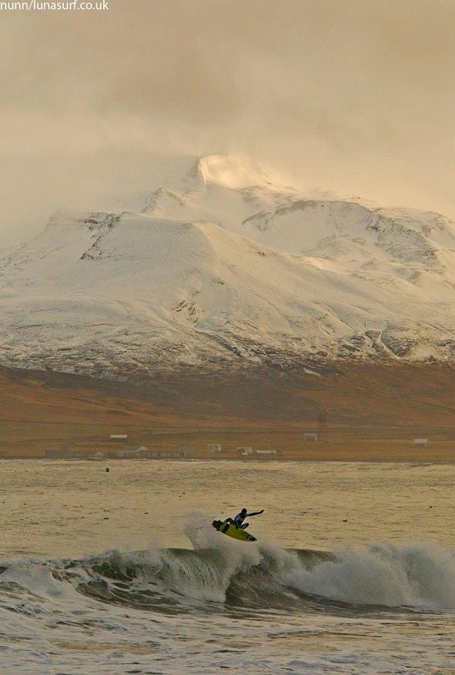 ian-snow-air-surfing-lunasurf-wetsuit-.jpg