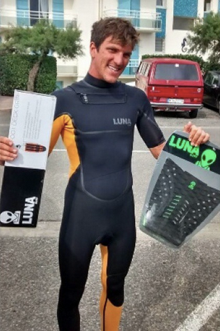 reubyn-ash-lunasurf-wetsuit-front-pad-and-tailpad-france-.png